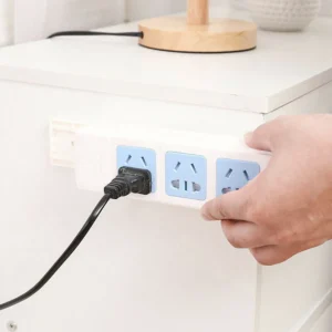 Ứng dụng tấm dán cố định ổ cắm bàn 40×100 mm